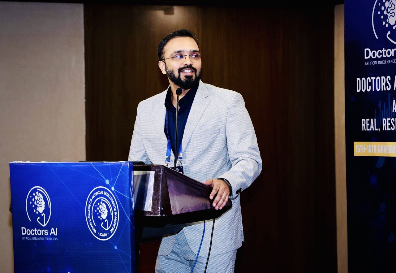 Dr. Praveen Shastry speaking at a professional radiology session